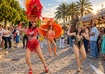 Bailarinas del carnaval al atardecer